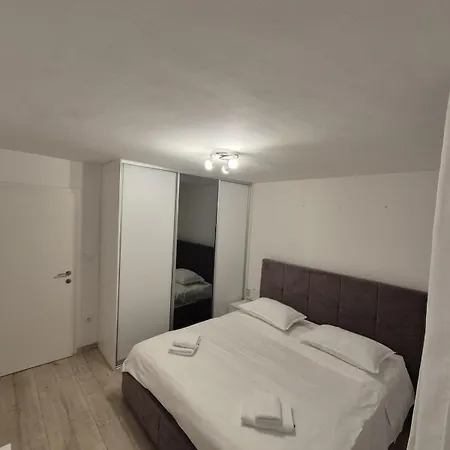 Cozy Close To Centre *