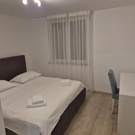 Cozy Close To Centre Apartment