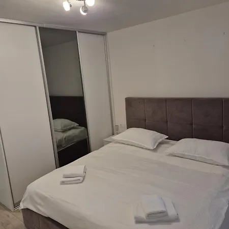 Cozy Close To Centre Apartment