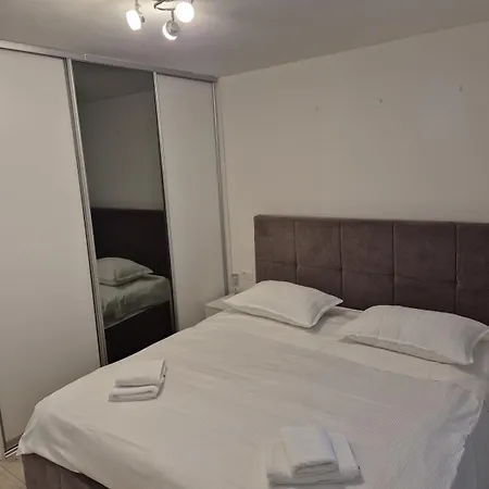 Cozy Close To Centre Apartment