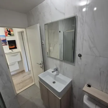 Cozy Close To Centre