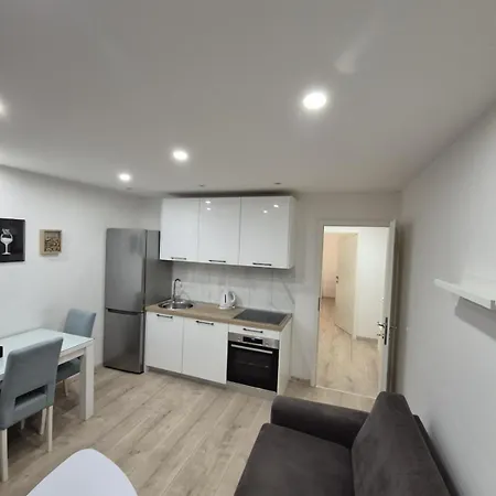 Cozy Close To Centre *