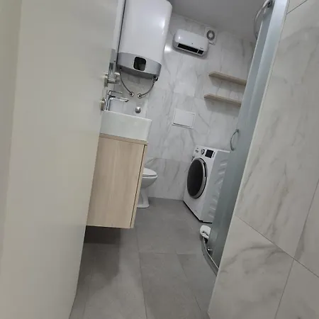 Cozy Close To Centre *