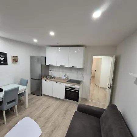 Cozy Close To Centre