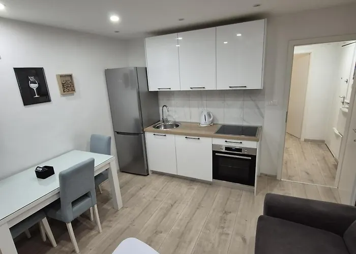 Cozy Close To Centre * Split