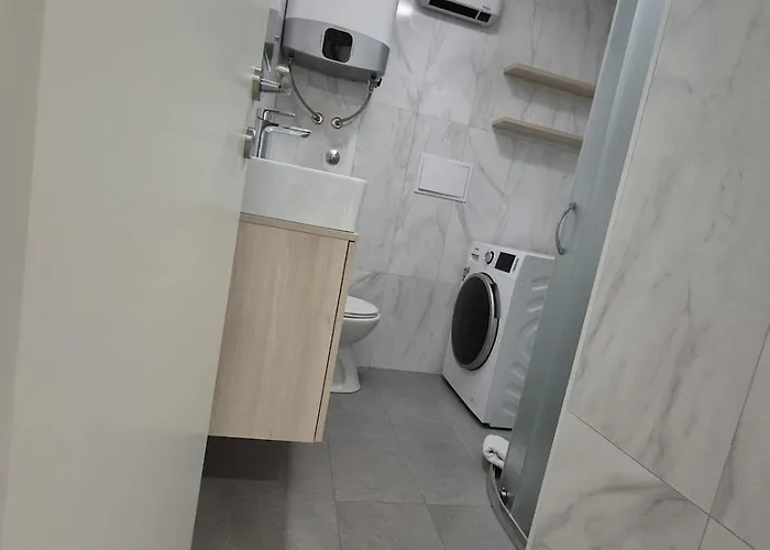 Cozy Close To Centre *