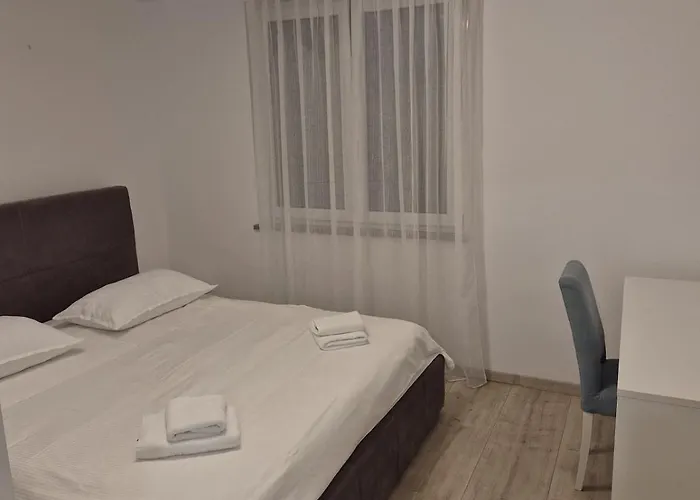 Cozy Close To Centre Apartment