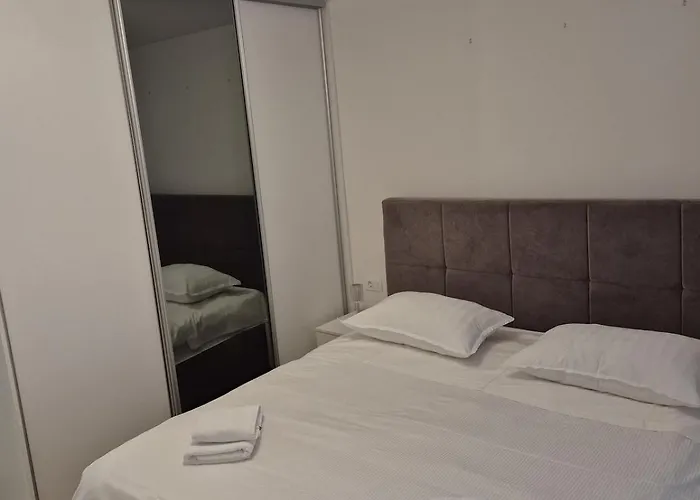 Cozy Close To Centre Apartment