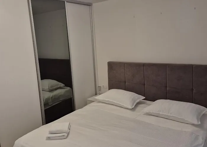 Cozy Close To Centre Apartment